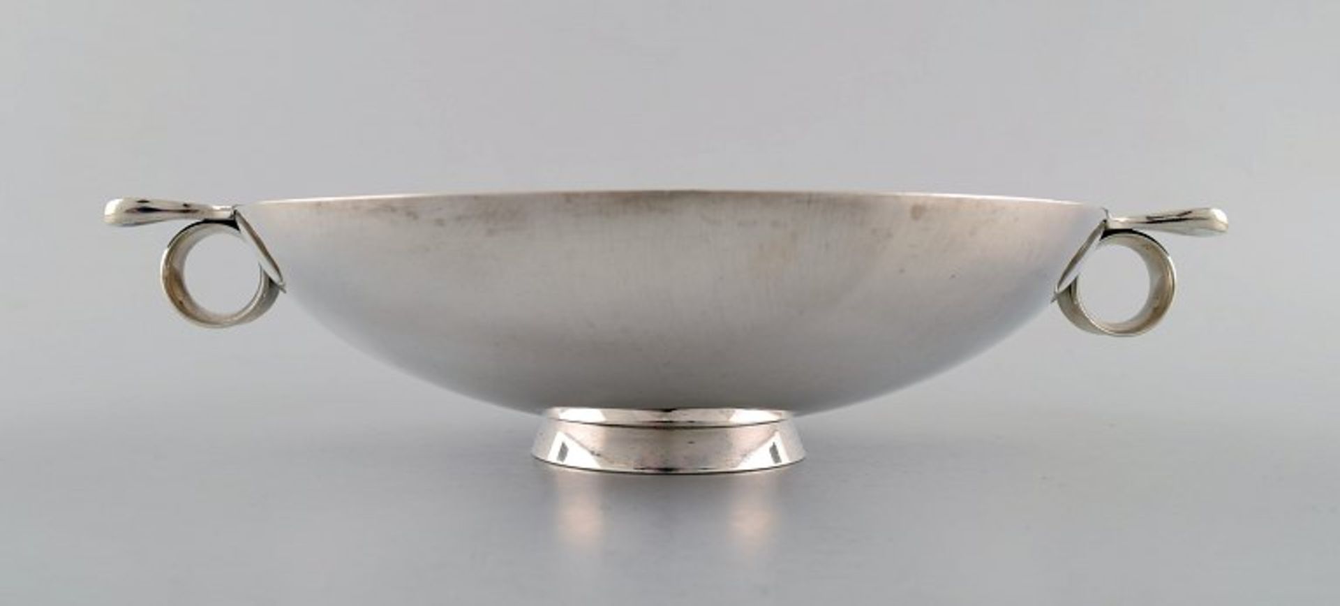 GUSTAV PEDERSEN for Georg Jensen. Art Deco Fußschale mit Henkeln. Sterling Silber. Manufakturmarke