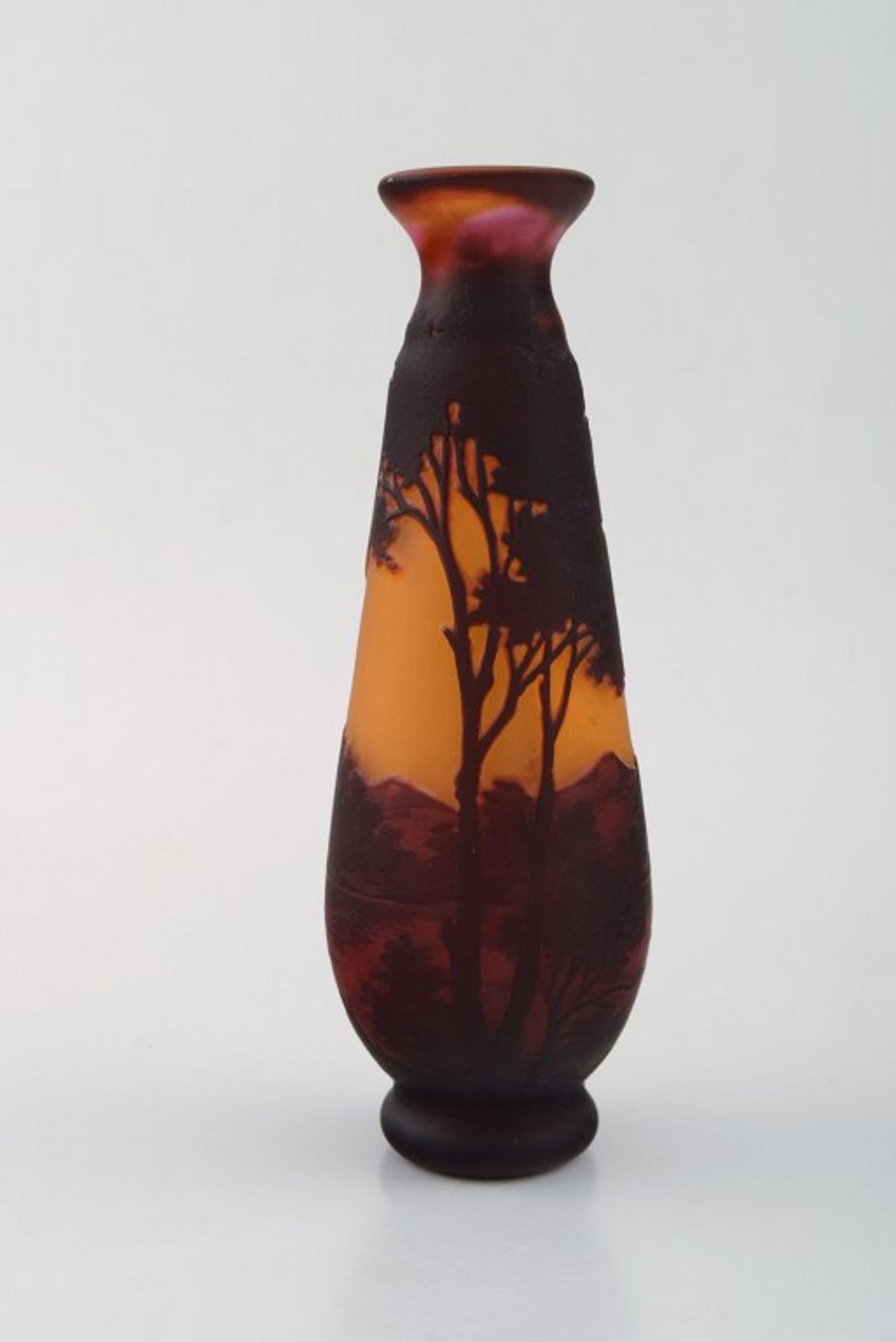 Emile Gallé Vase. Um 1910. Sig. H. ca. 21cm. .