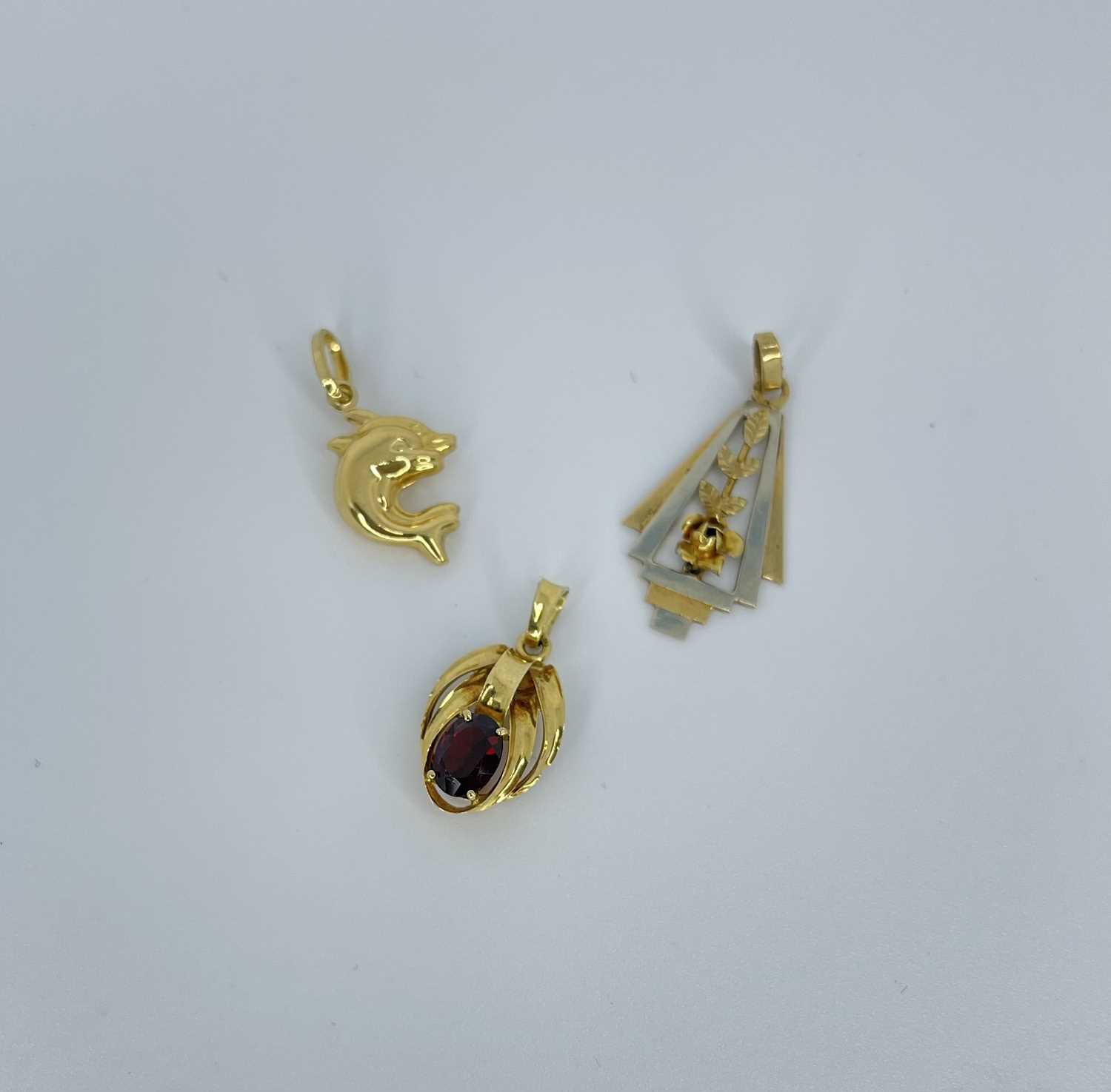 Small Mixed Lot Of 18ct Gold Pendant ( 3.5 grams )