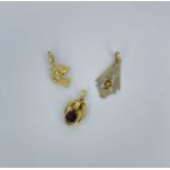 Small Mixed Lot Of 18ct Gold Pendant ( 3.5 grams )