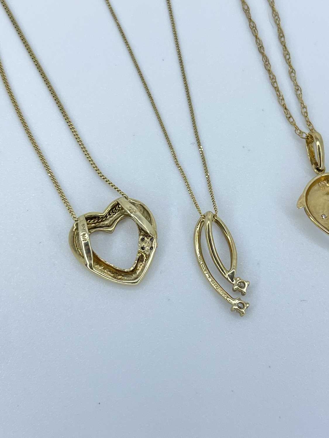 3x 9ct Gold And Diamond Necklaces ( 5.2 grams ) - Image 2 of 4