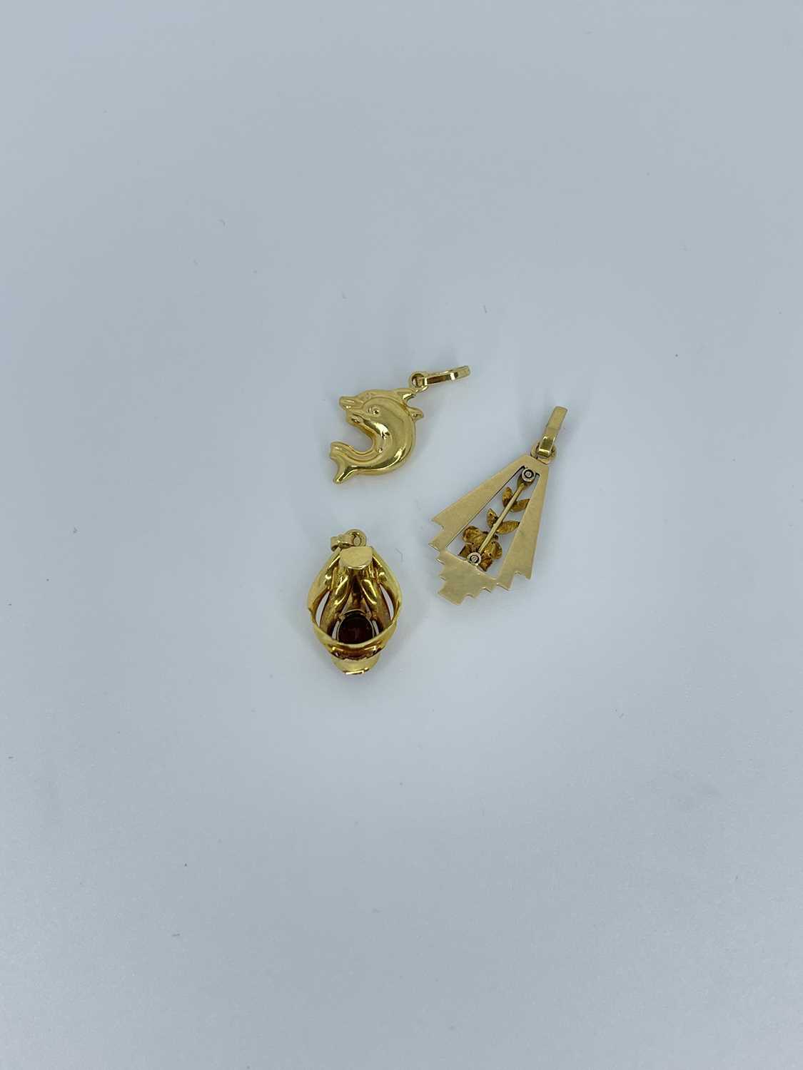 Small Mixed Lot Of 18ct Gold Pendant ( 3.5 grams ) - Image 3 of 3