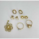 Mixed Lot Of 9ct Gold And Pearl Jewellery ( 9 grams )