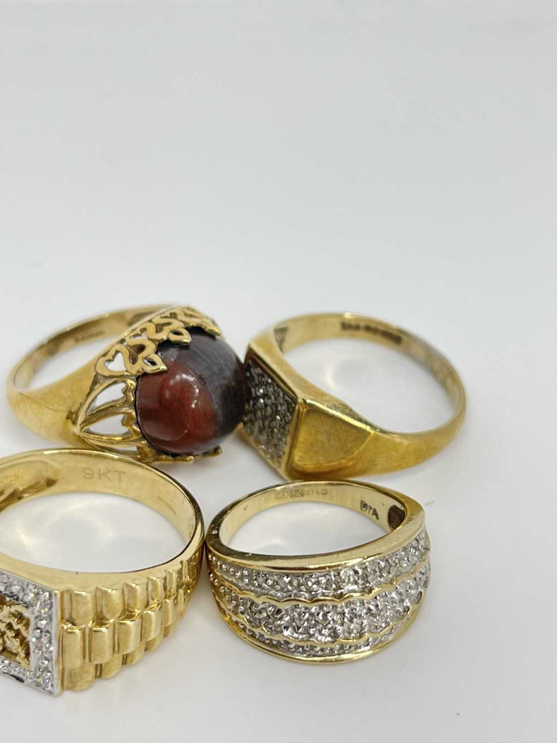 Four chunky diamond and agate 9ct gold rings( 18.6 g ) - Image 2 of 4