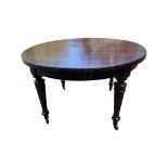 Very Good Quality Extending Mahogany Dining Table.
