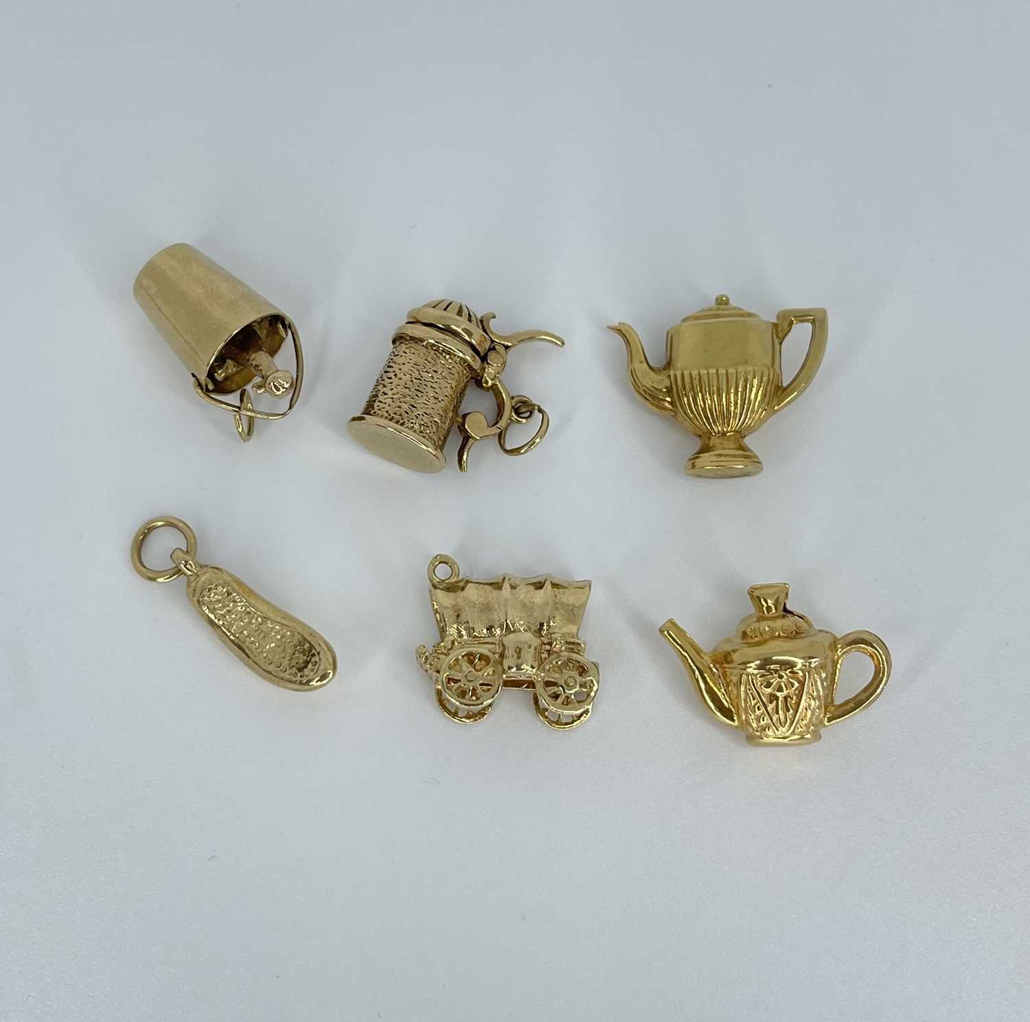 Mixed Lot Of 9ct Gold Charms ( 17.5 grams )