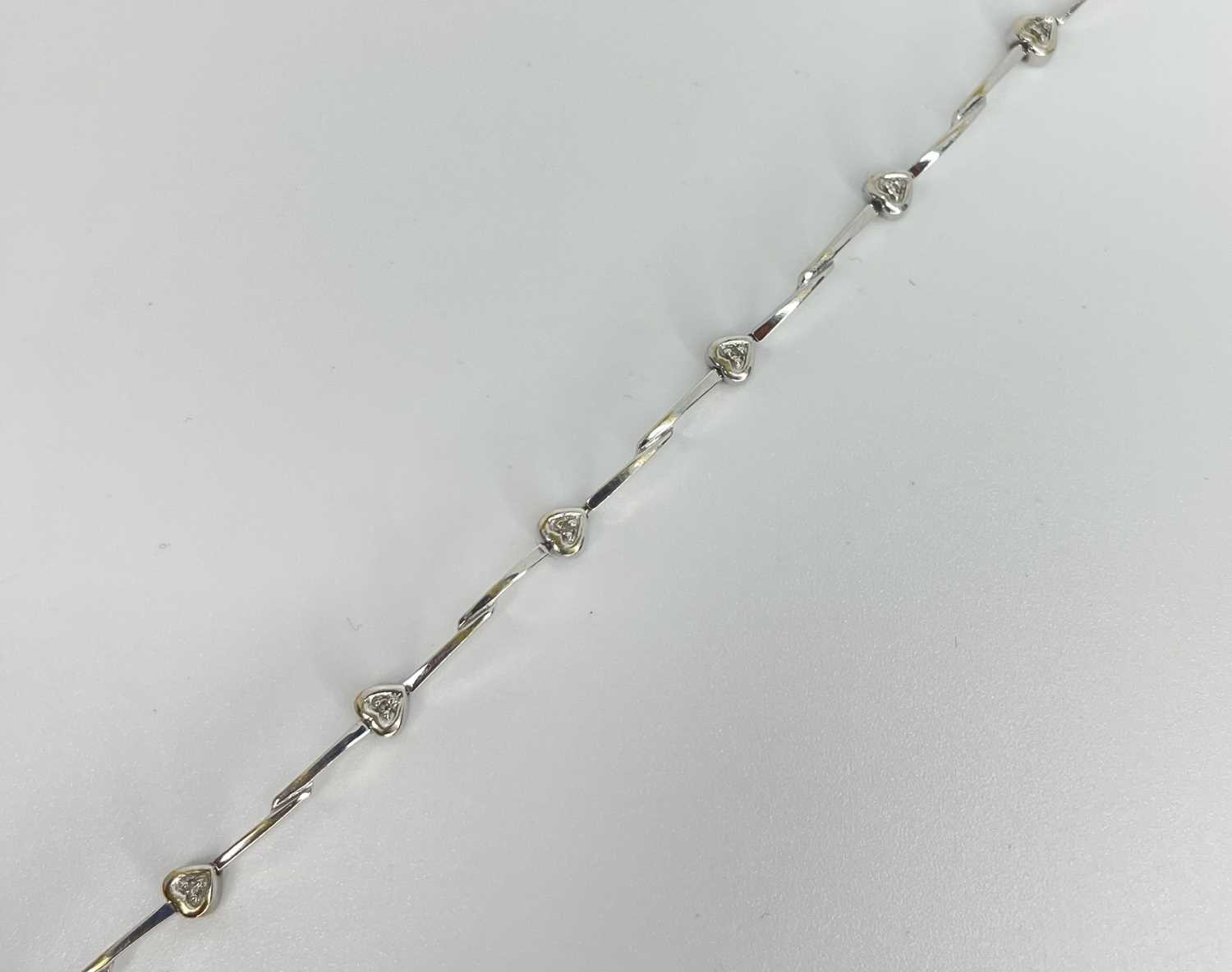 9ct White Gold And Diamond Bracelet, length 7 inches ( 4.4 grams ) - Image 2 of 4
