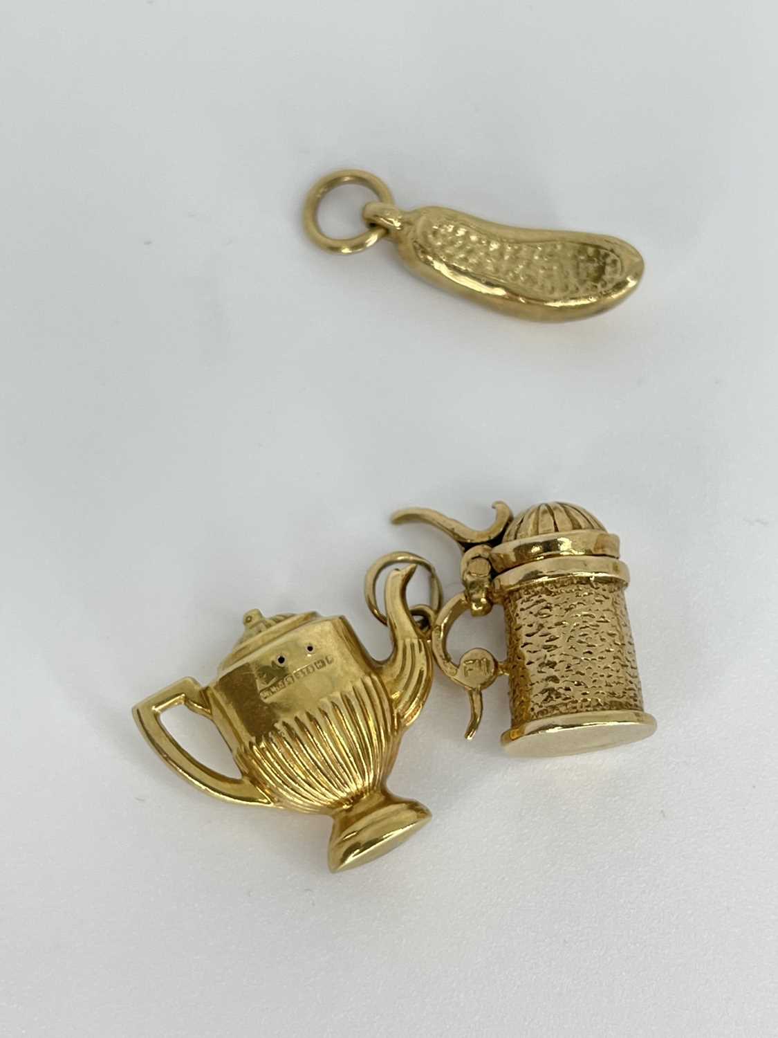 Mixed Lot Of 9ct Gold Charms ( 17.5 grams ) - Image 3 of 4