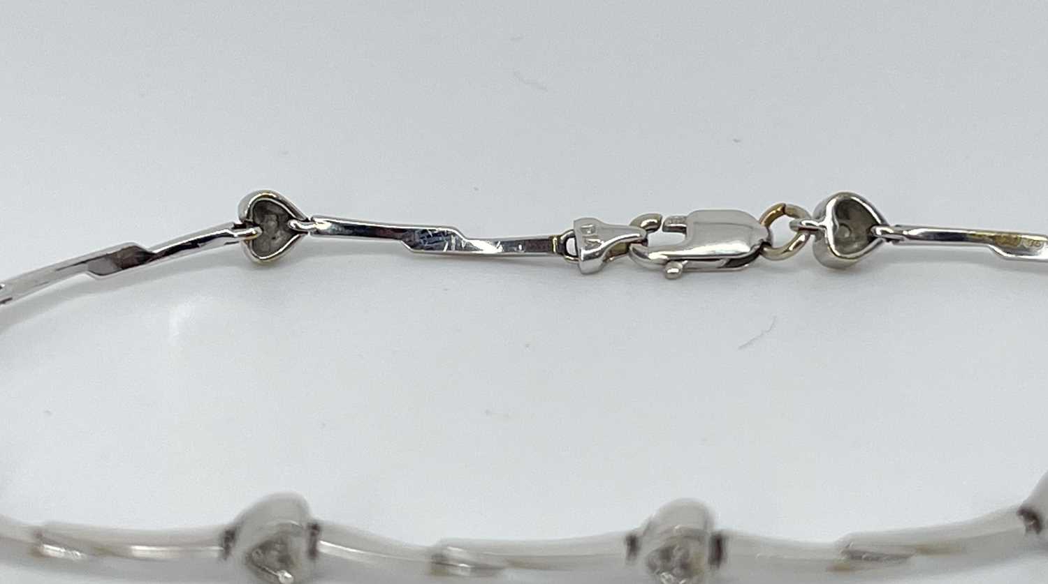 9ct White Gold And Diamond Bracelet, length 7 inches ( 4.4 grams ) - Image 4 of 4