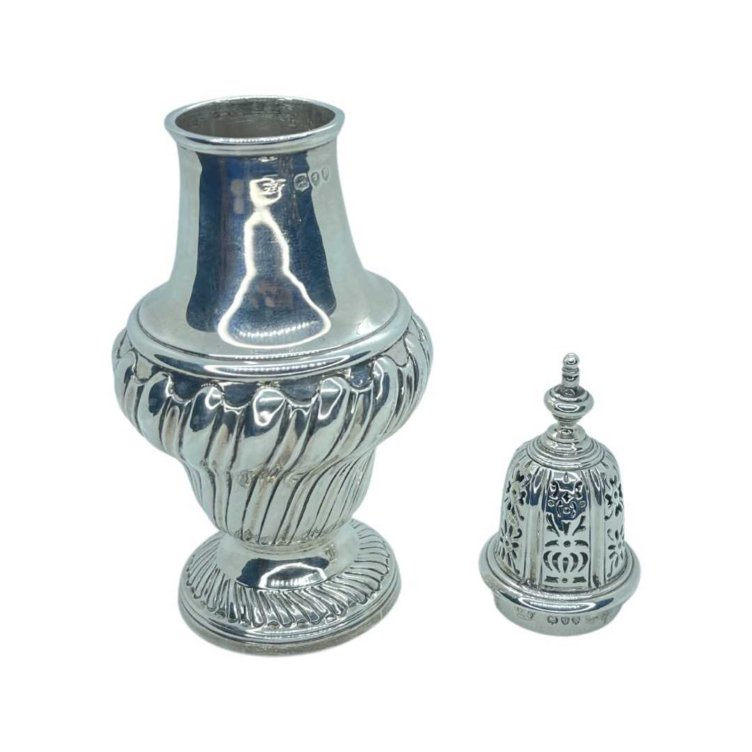 Silver Sugar Caster. London 1890, 142 g. - Image 3 of 4
