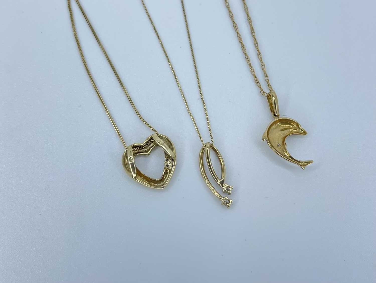 3x 9ct Gold And Diamond Necklaces ( 5.2 grams ) - Image 4 of 4