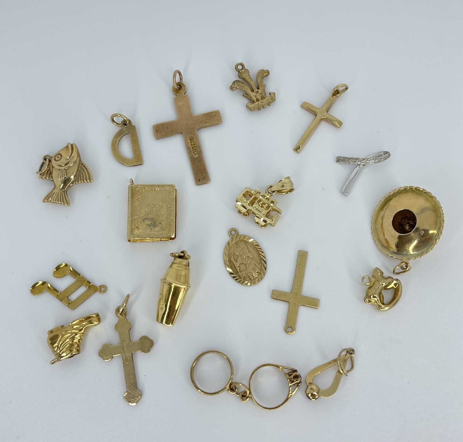 Mixed Lot Of 14ct Gold & 9ct Gold Charms / Pendants ( 14.3 grams total weight ) - Image 3 of 3