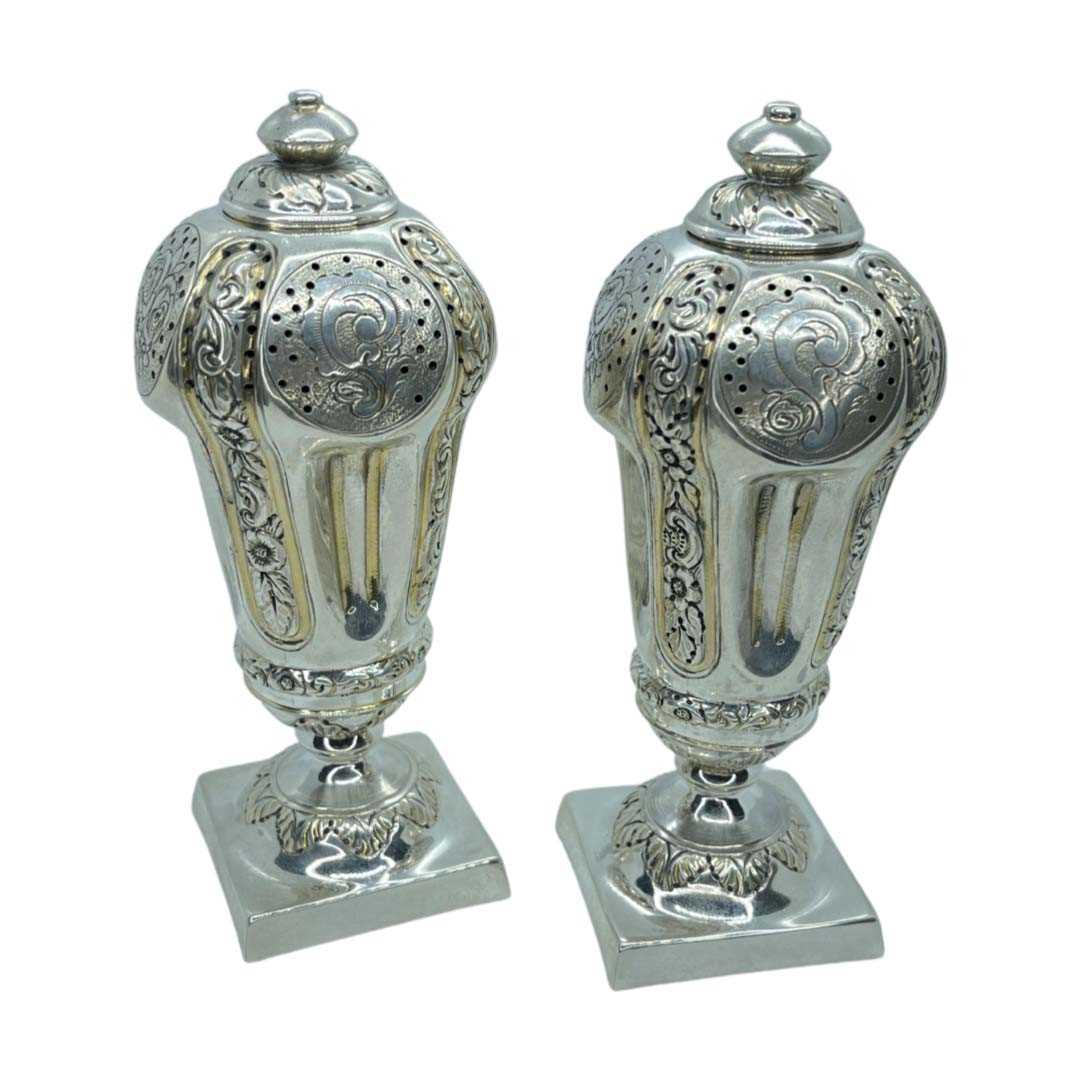 Pair of Unusual Silver Colonial Style Casters. Robert Harper, London 1880. 153 g. - Image 2 of 4