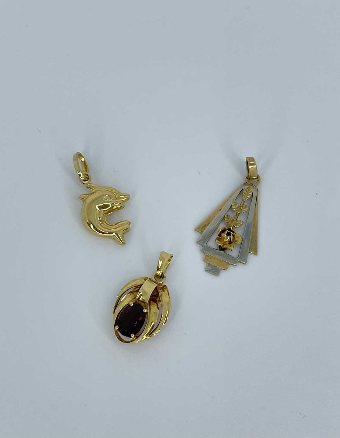 Small Mixed Lot Of 18ct Gold Pendant ( 3.5 grams ) - Image 2 of 3