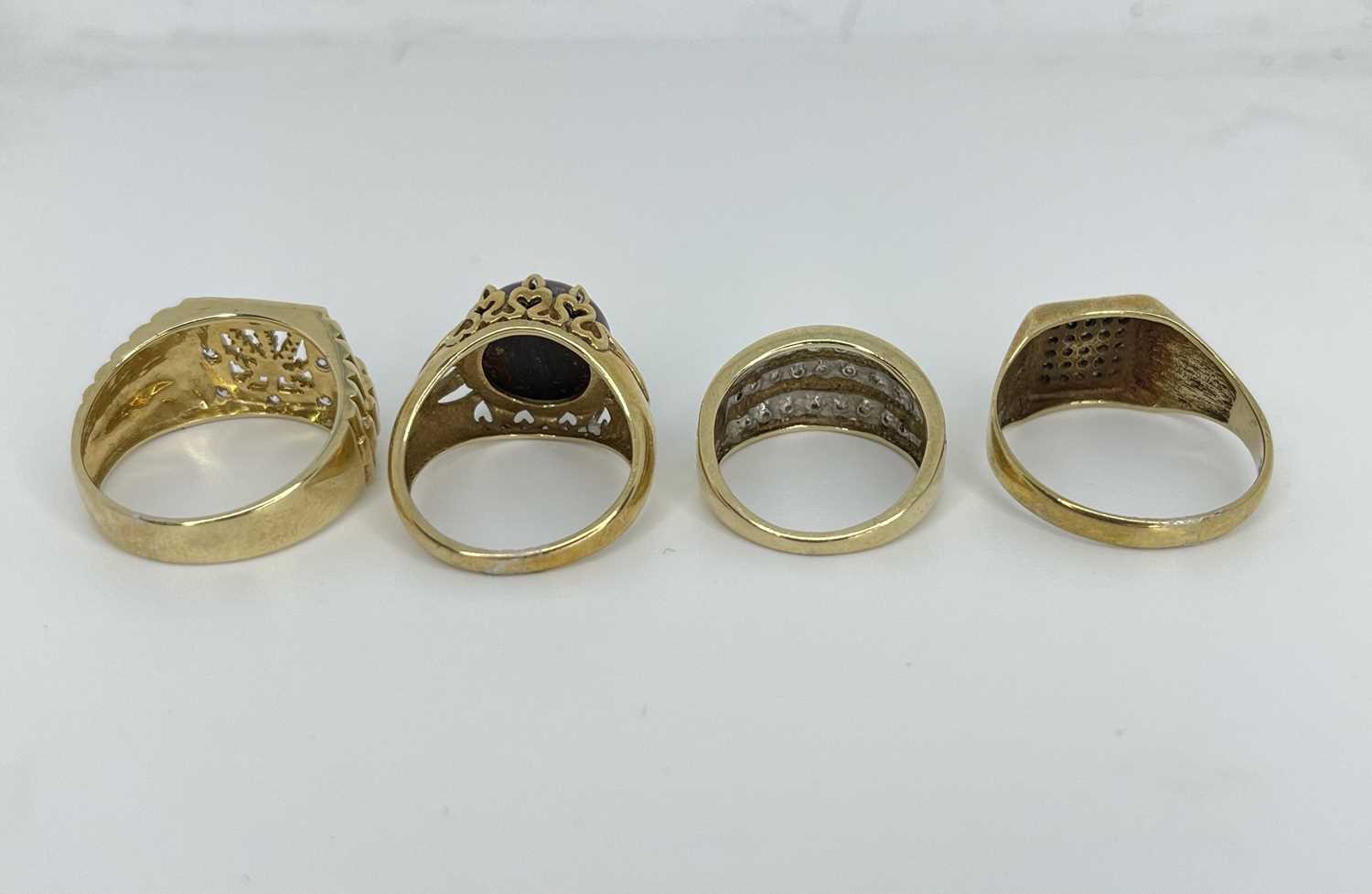 Four chunky diamond and agate 9ct gold rings( 18.6 g ) - Image 3 of 4
