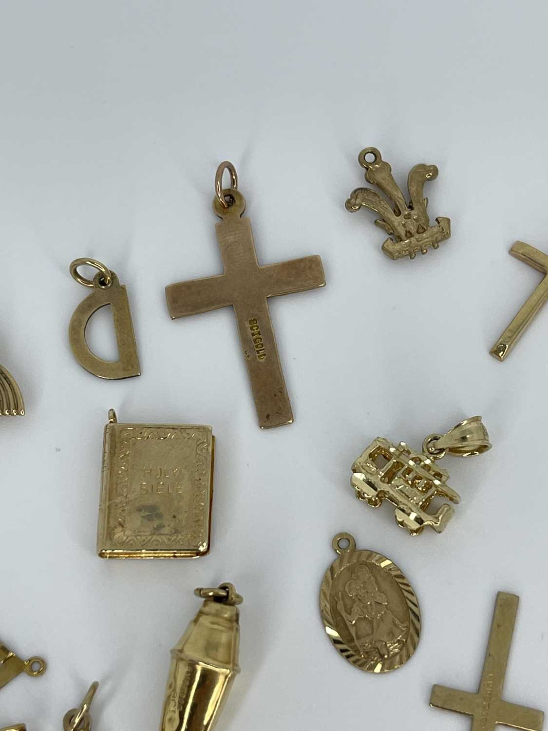 Mixed Lot Of 14ct Gold & 9ct Gold Charms / Pendants ( 14.3 grams total weight ) - Image 2 of 3