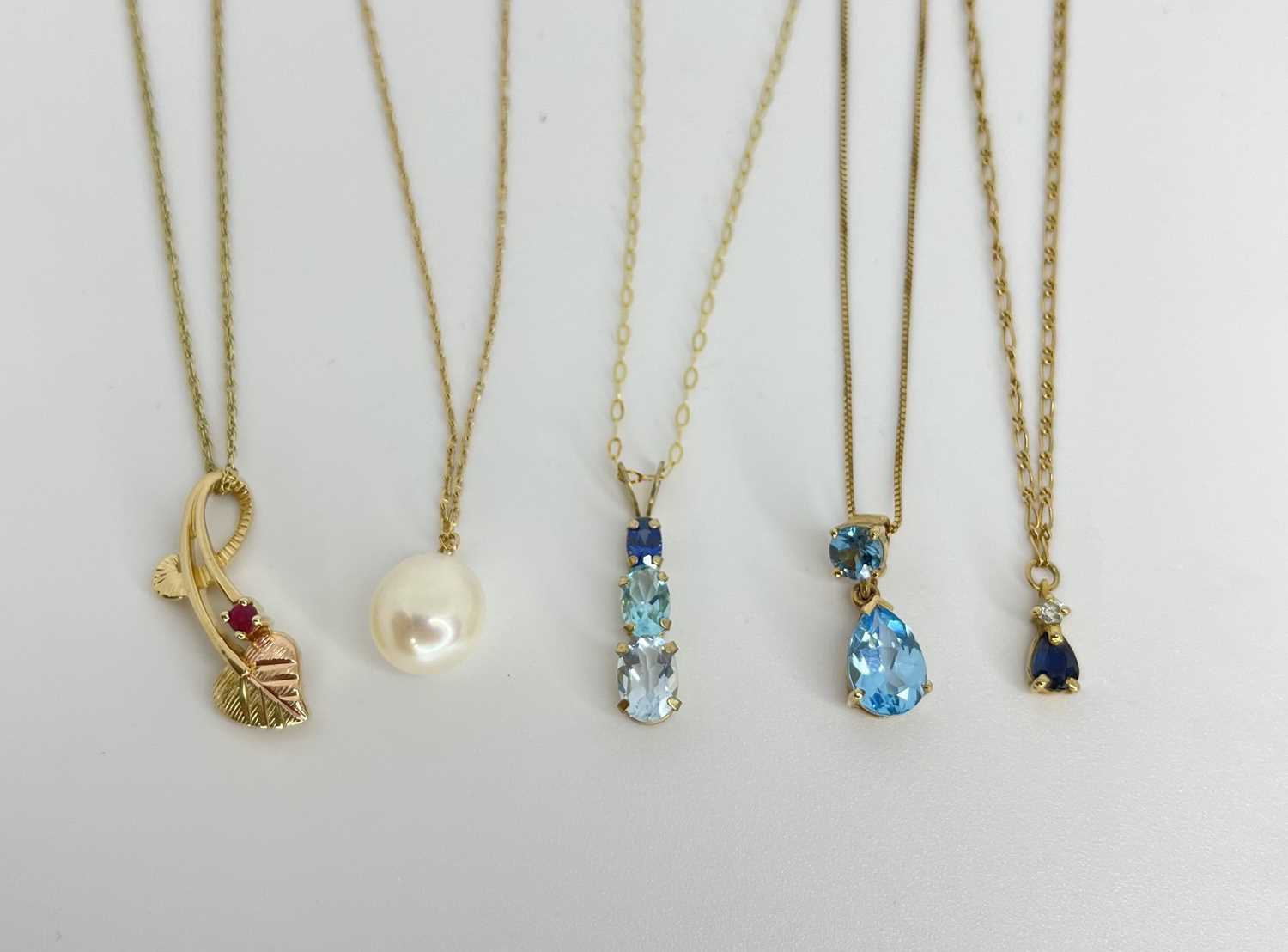 Quantity Of 9ct Gold Necklaces 10.1g