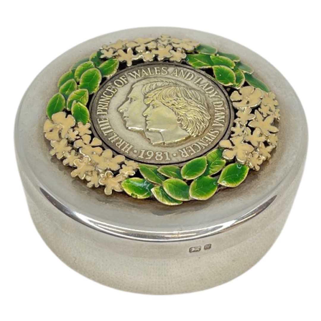 Stuart Devlin Silver and Enamel Lidded Box. 172 g. Stuart Devlin, London 1981