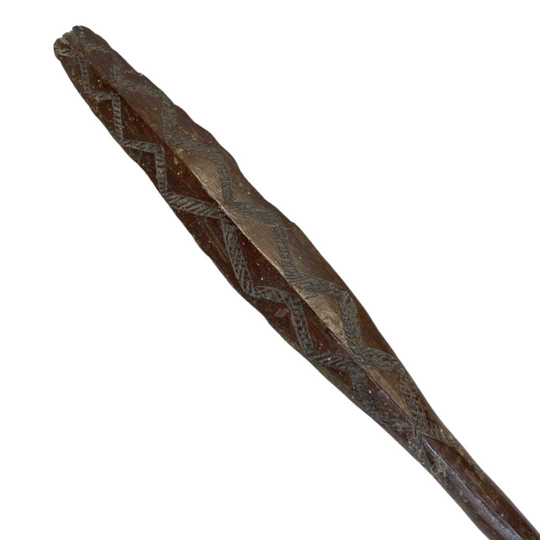 An Australian 19th century hardwood chip carved ceremonial spear (reduced) - Image 2 of 3