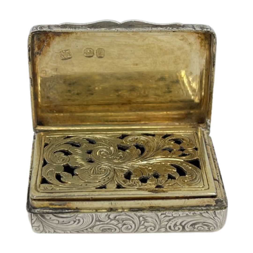 Silver Vinaigrette. 33 g. Charles Rawlings and William Summers, London 1845 - Image 3 of 6