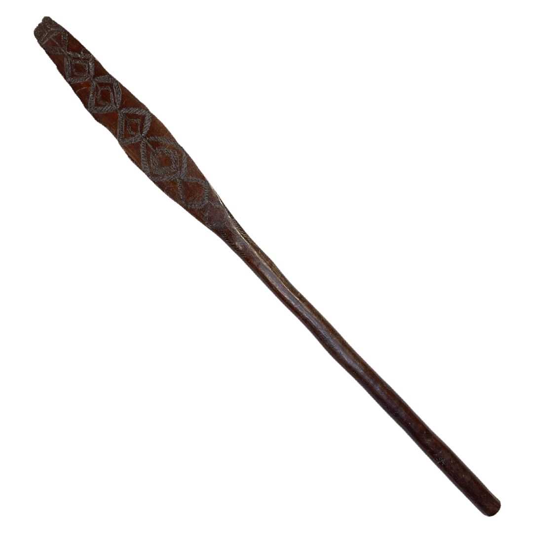 An Australian 19th century hardwood chip carved ceremonial spear (reduced) - Image 3 of 3