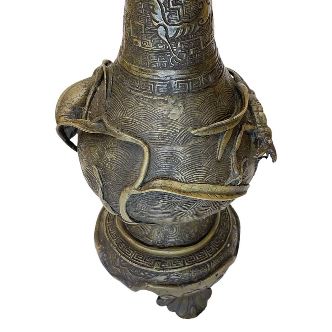 A Japanese Meiji period bronze vase decorated with Crayfish and fish - Image 6 of 6