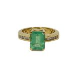 18ct gold Emerald single stone ring (6g)