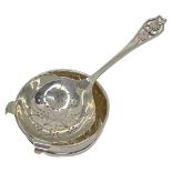 Silver Tea Strainer and Stand. 89 g. Emile Viner, Sheffield 1962/1966