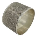 Bark Finish Silver Napkin Ring. 62 g. Wakely and Wheeler, London 1968