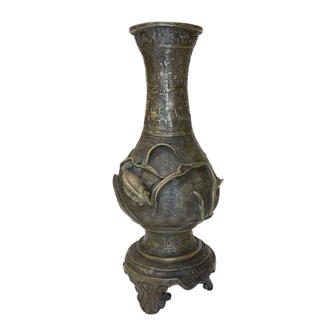 A Japanese Meiji period bronze vase decorated with Crayfish and fish - Image 2 of 6