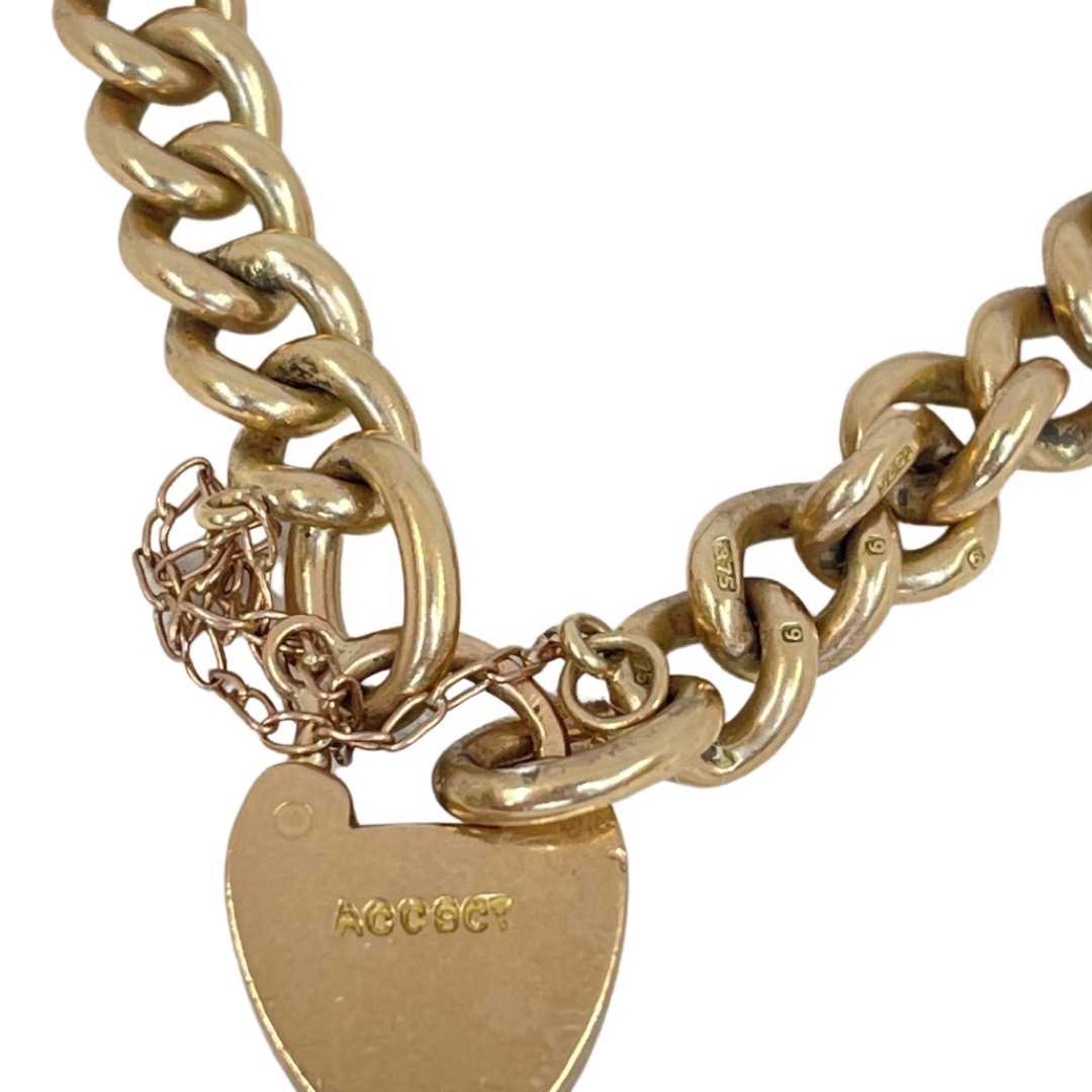 An Antique 9ct Yellow Gold Curbed Link Bracelet. - Image 2 of 3