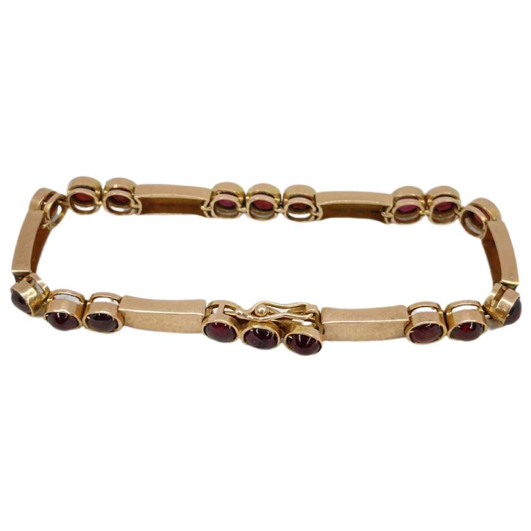 9ct Gold and Garnet Bracelet 15 g - Image 3 of 5