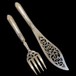 Pair of Victorian Fish Servers. 229 g. Sheffield 1872, Henry Holland