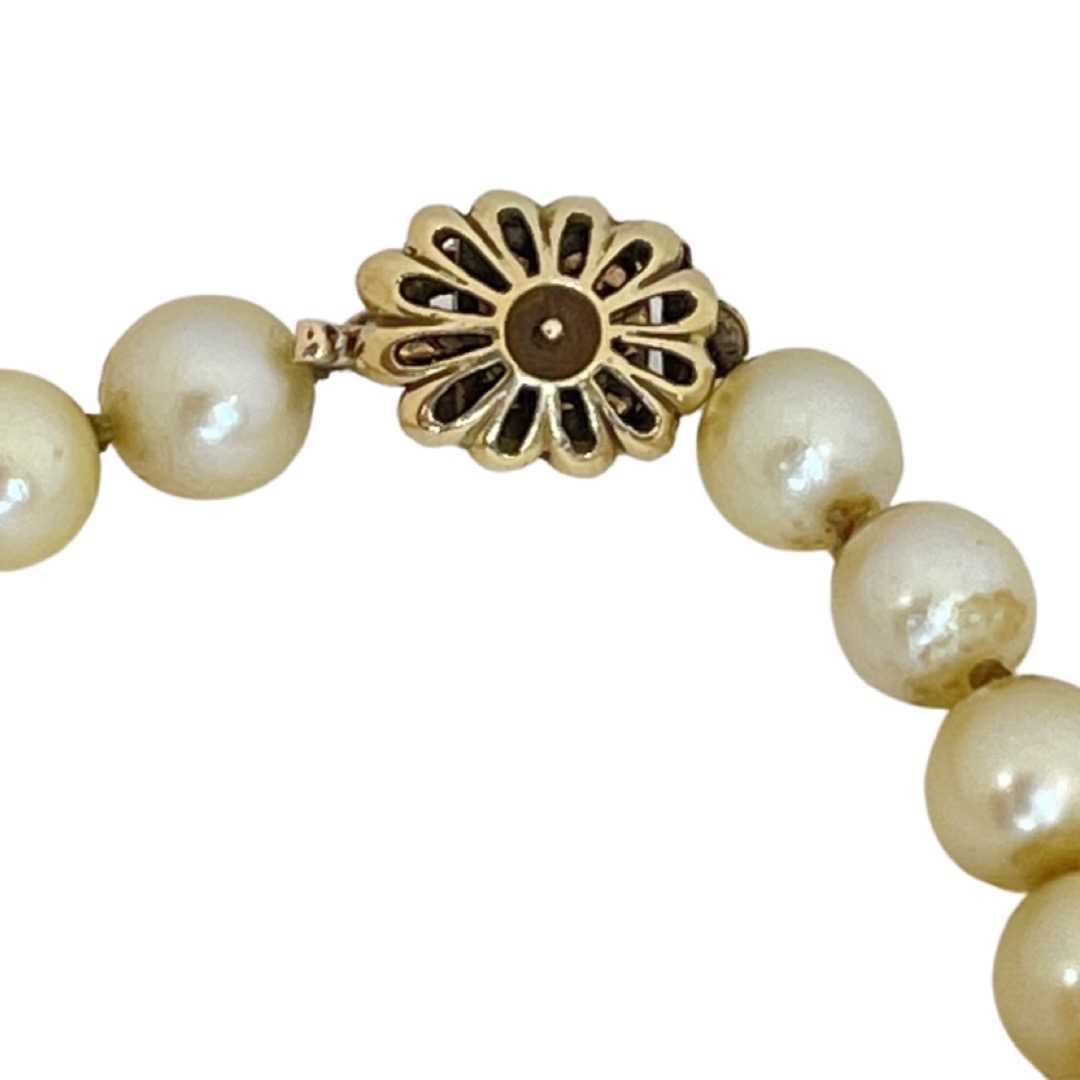 A Uniform Sized Cultured Pearl Necklace, - Image 2 of 3