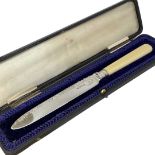 Silver Bladed Cake Knife, Sheffield 1912 Robert Pringle and Sons. 63 g
