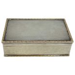 Gold Mounted Silver Snuff Box. 288 g. London 1956, Garrard and Co.