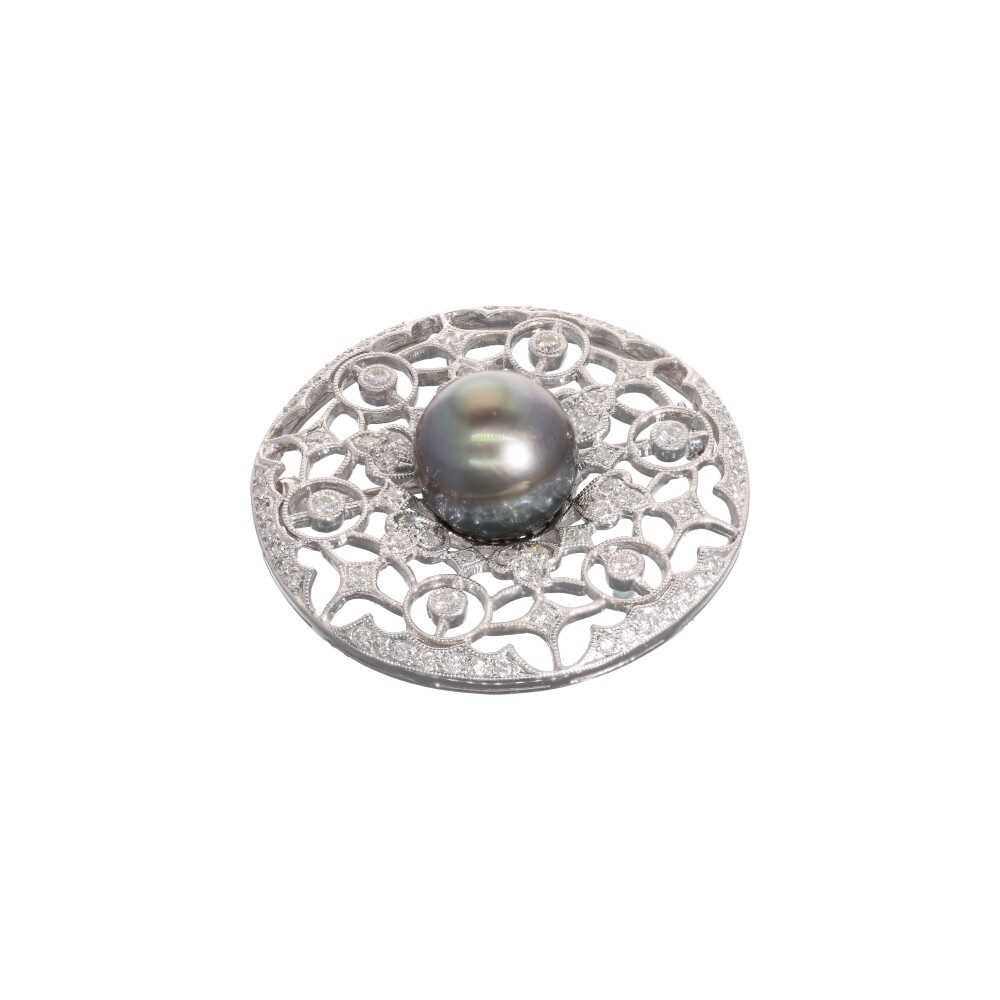 A Cultured Pearl and Diamond Pendant Brooch - Image 2 of 3