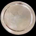 Modern Silver Handmade Plate. 547 g. London 1977, Marjorie Elden