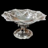 Silver Pedestal Bowl. 524 g. London 1908, Goldsmiths and Silversmiths