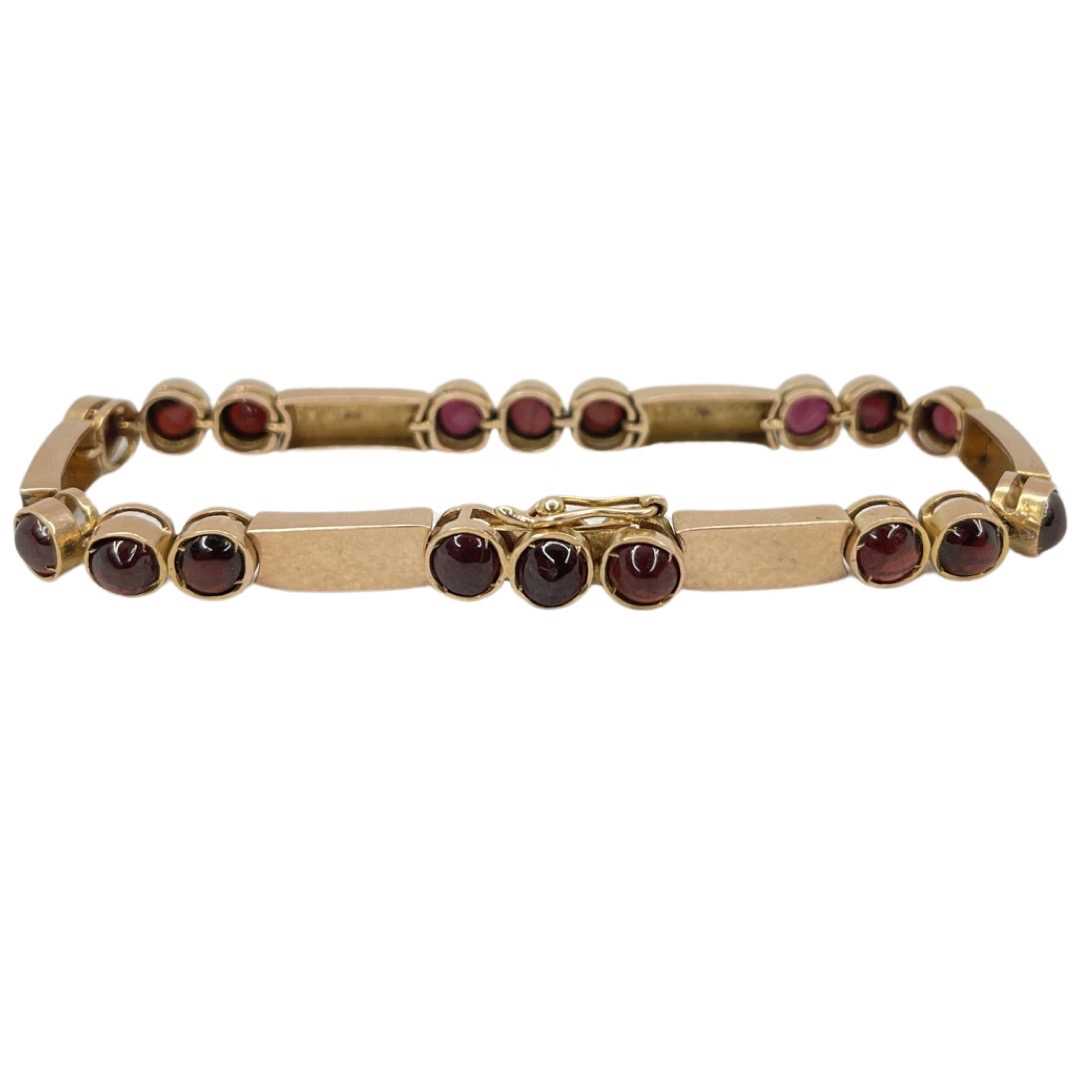 9ct Gold and Garnet Bracelet 15 g