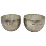 Pair of Silver Tumbler Cups. 152 g. London 1975, R.D.A.