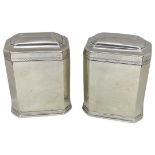 Pair of Very Early Georgian Tea Caddies. 584 g. London 1719, Simon Pantin I