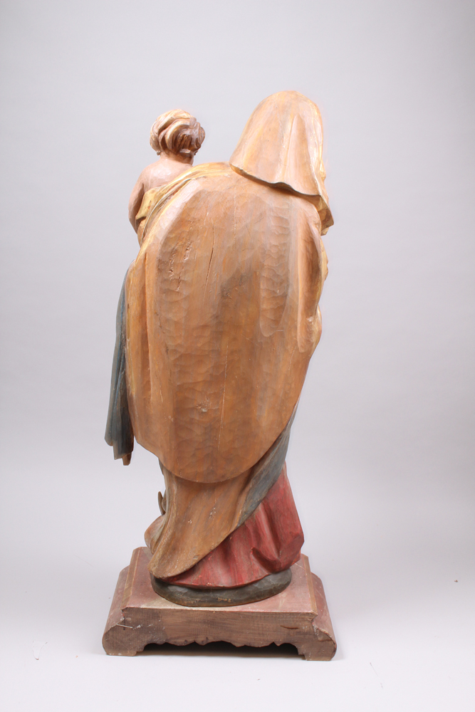 Madonna mit Kind. Deutsch, nach 1900. Holz, vollrund geschnitzte und gefasste Figur der Gotte - Image 6 of 6