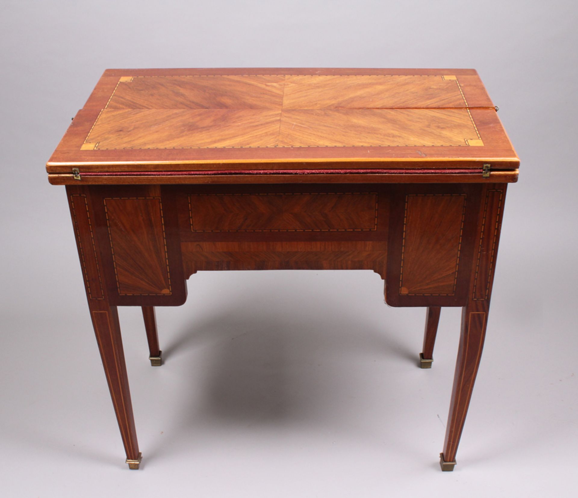 Spieltisch. 19. Jh. Louis-XVI-Stil. Eiche. Furnier von Rosenholz, Buchsbaum und Zitrone. Rech - Image 3 of 6
