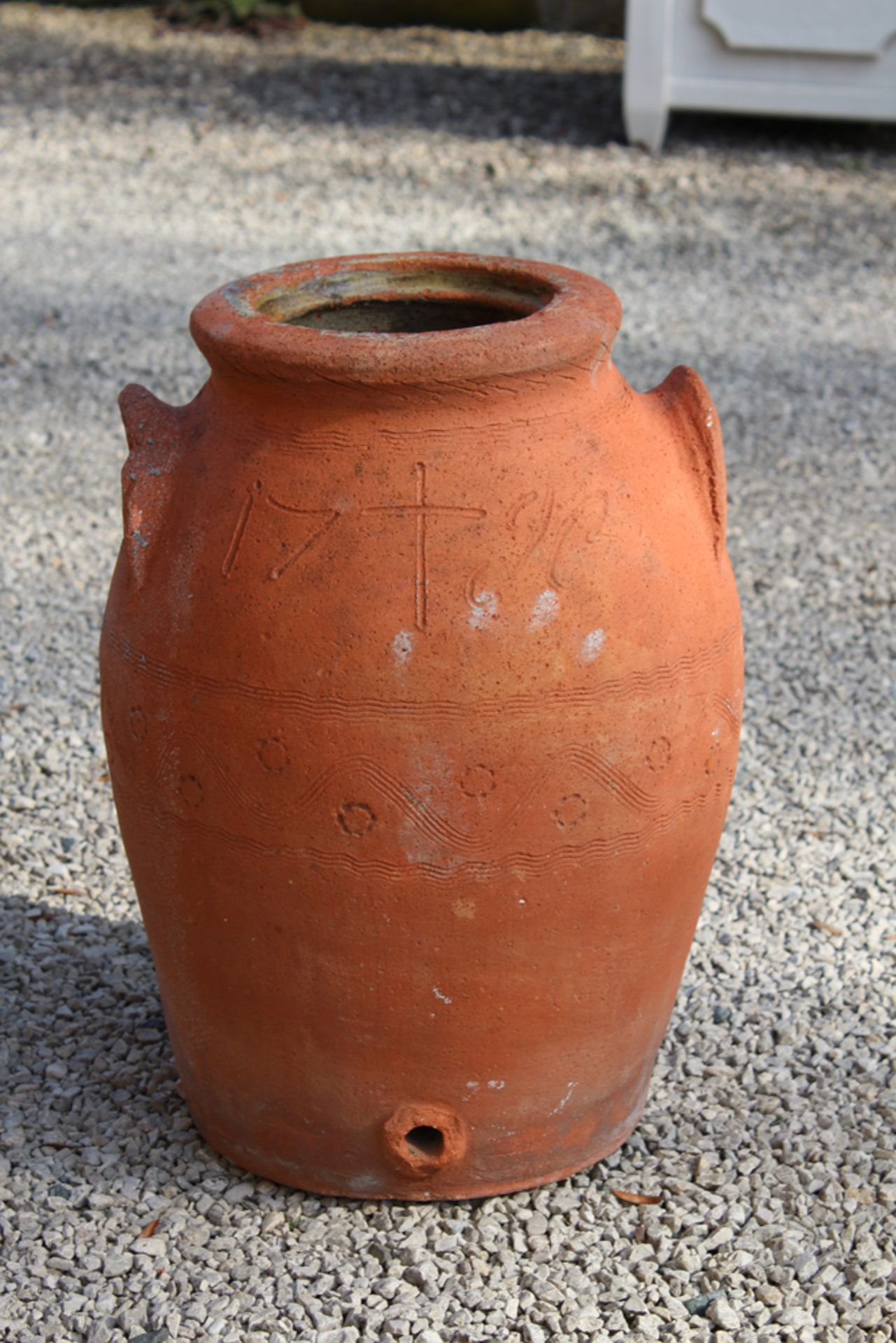 Amphore für Öl. Italien, 20. Jh. Terracotta. H: 54 cm.