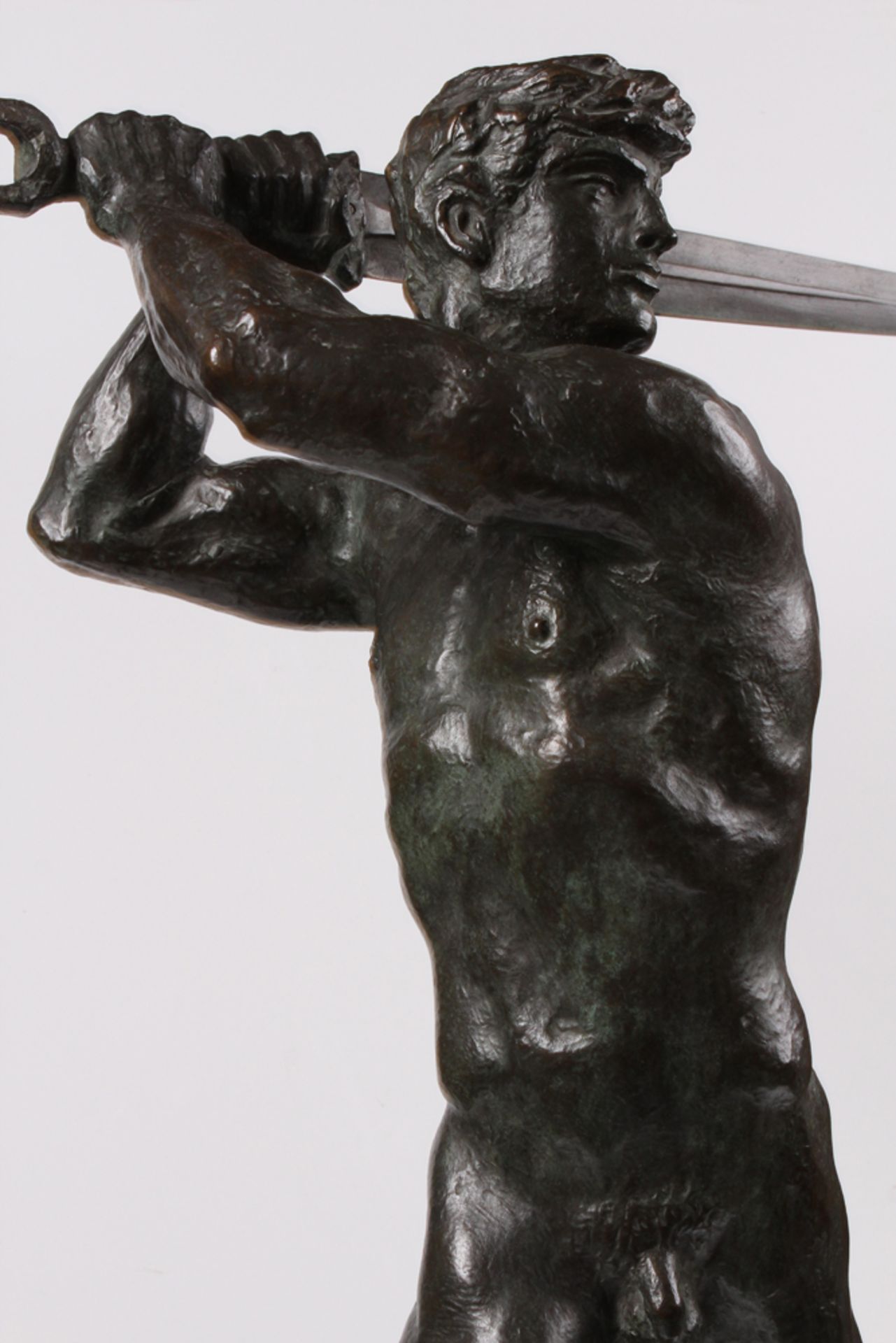 Franz von Stuck. Tettenweis 1863-1928 München. "FEINDE RINGSUM" Bronze, dunkelbraun patinier - Image 8 of 13