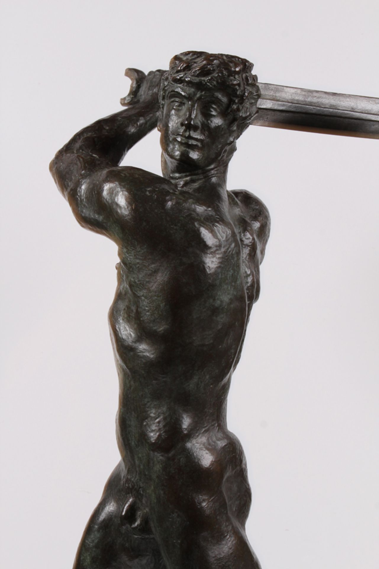 Franz von Stuck. Tettenweis 1863-1928 München. "FEINDE RINGSUM" Bronze, dunkelbraun patinier - Image 4 of 13