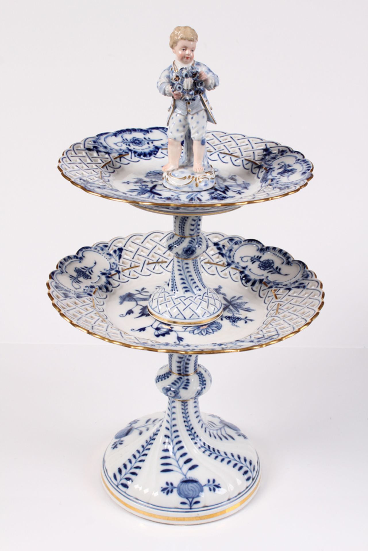 Etagere. Meissen, 19. Jh. Zwiebelmusterdekor. Profilierter Rundfuß, Schaft mit Nodus, telle - Image 2 of 4