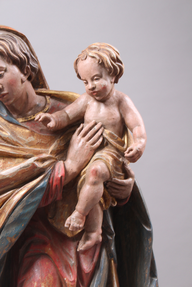 Madonna mit Kind. Deutsch, nach 1900. Holz, vollrund geschnitzte und gefasste Figur der Gotte - Image 3 of 6