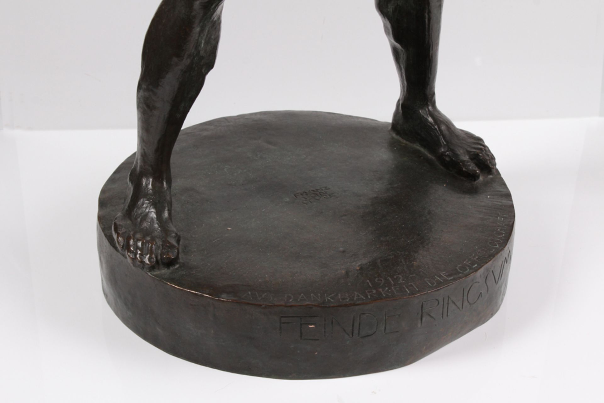 Franz von Stuck. Tettenweis 1863-1928 München. "FEINDE RINGSUM" Bronze, dunkelbraun patinier - Bild 9 aus 13